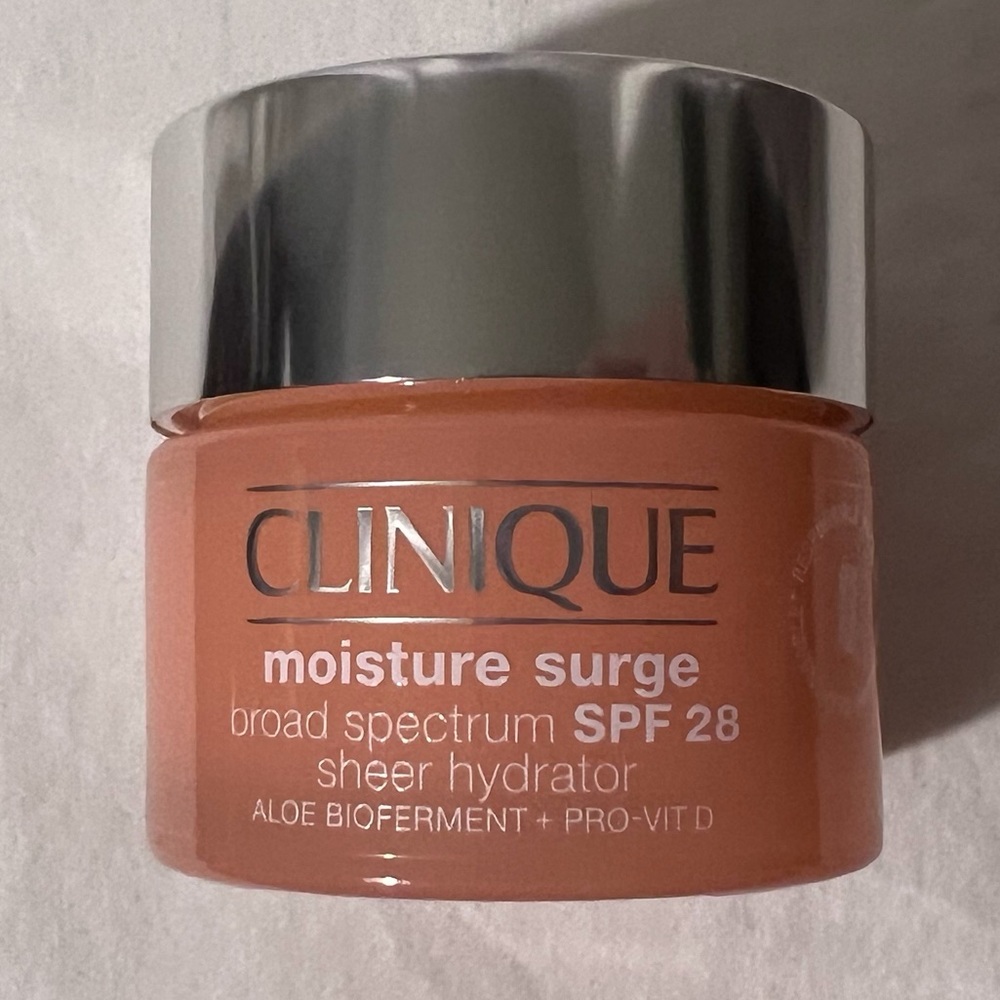 CLINIQUE Moisture Surge Broad Spectrum SPF28 1.7oz BRAND NEW/FULL SIZE/NO BOX - Picture 2 of 8